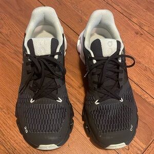 On cloud women’s black running shoes